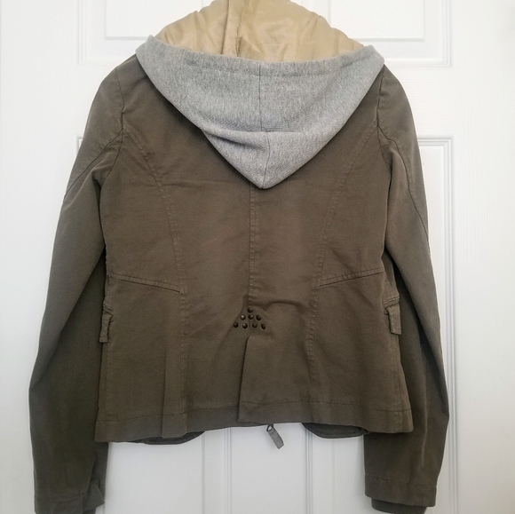 Layer Detachable Hoodie & Vest Jacket - Picture 3 of 5